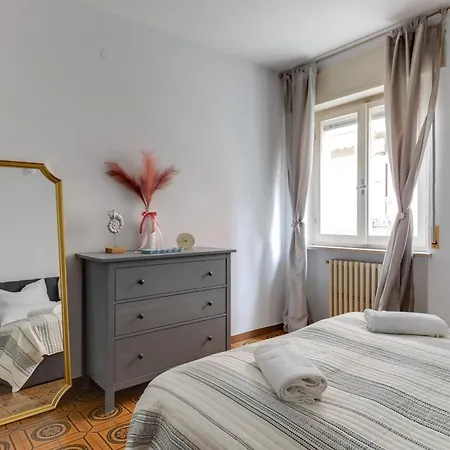 Accogliente, شقة بيزارو